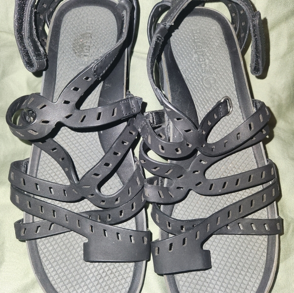 BareTraps Sandals sz 7.5 strappy blk w gray Sole great condition - Picture 2 of 4